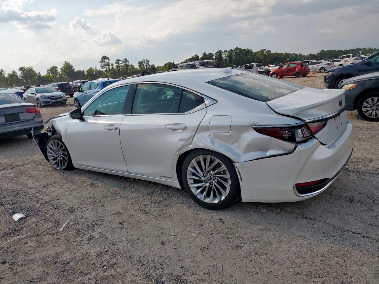 2021 Lexus Es 300H Luxury - Фото 2