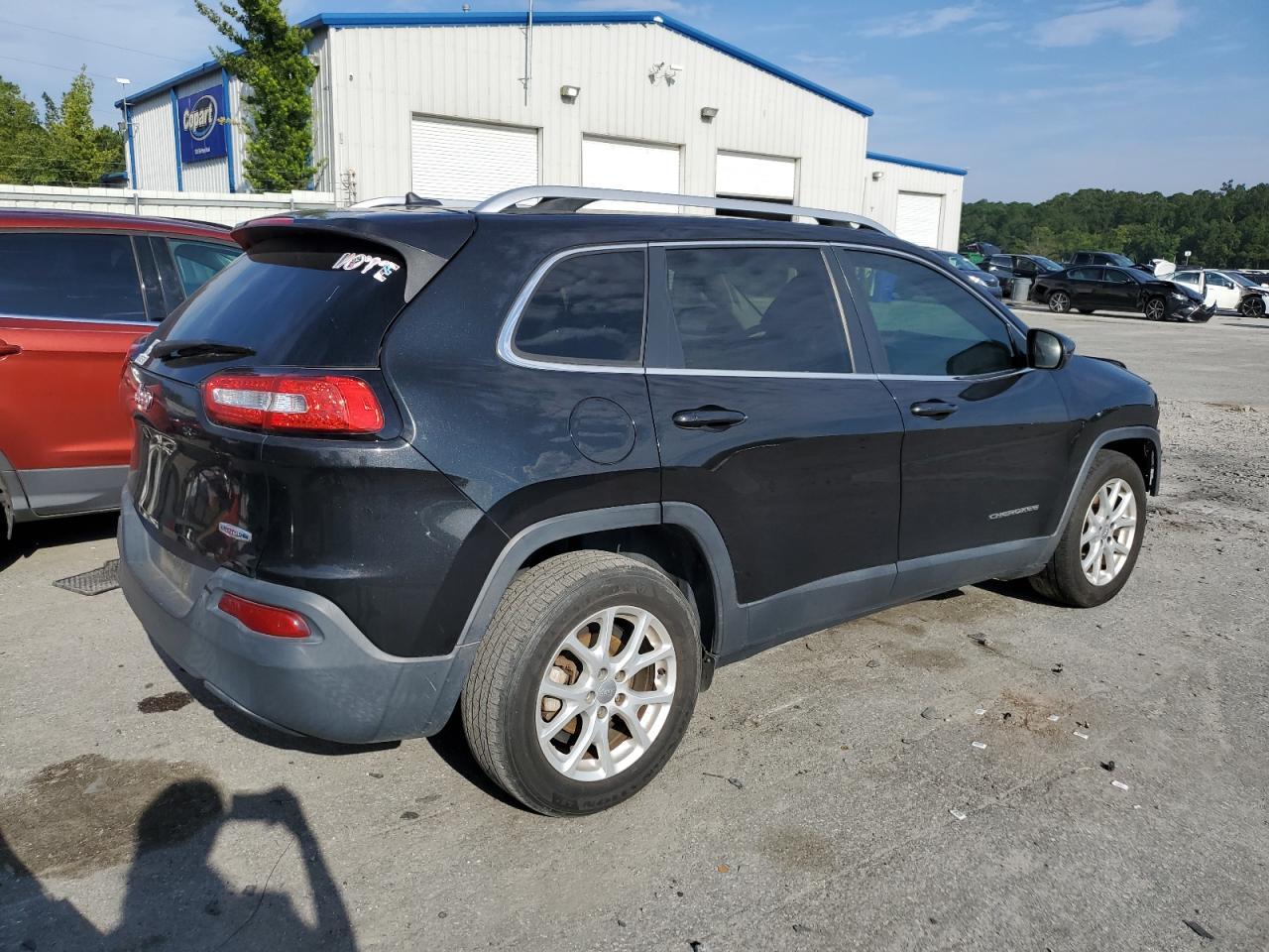 2016 Jeep Cherokee Latitude - Image 3