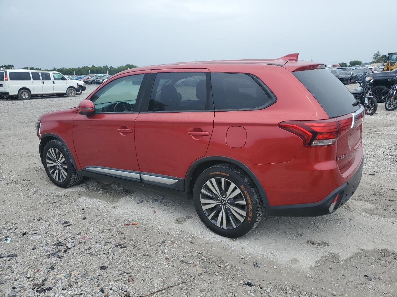 2019 Mitsubishi Outlander Se - Фото 2