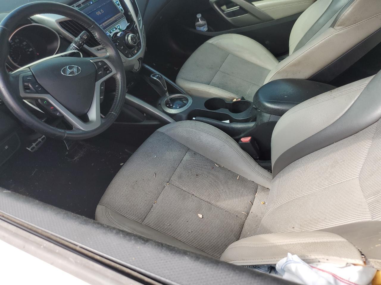 2013 Hyundai Veloster - Image 7