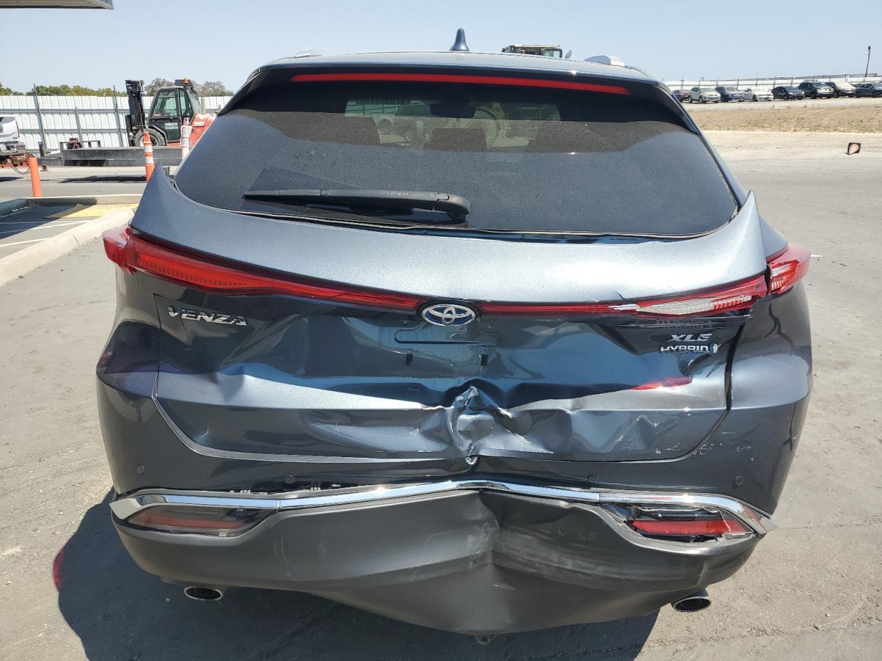 2021 Toyota Venza Le - Image 6