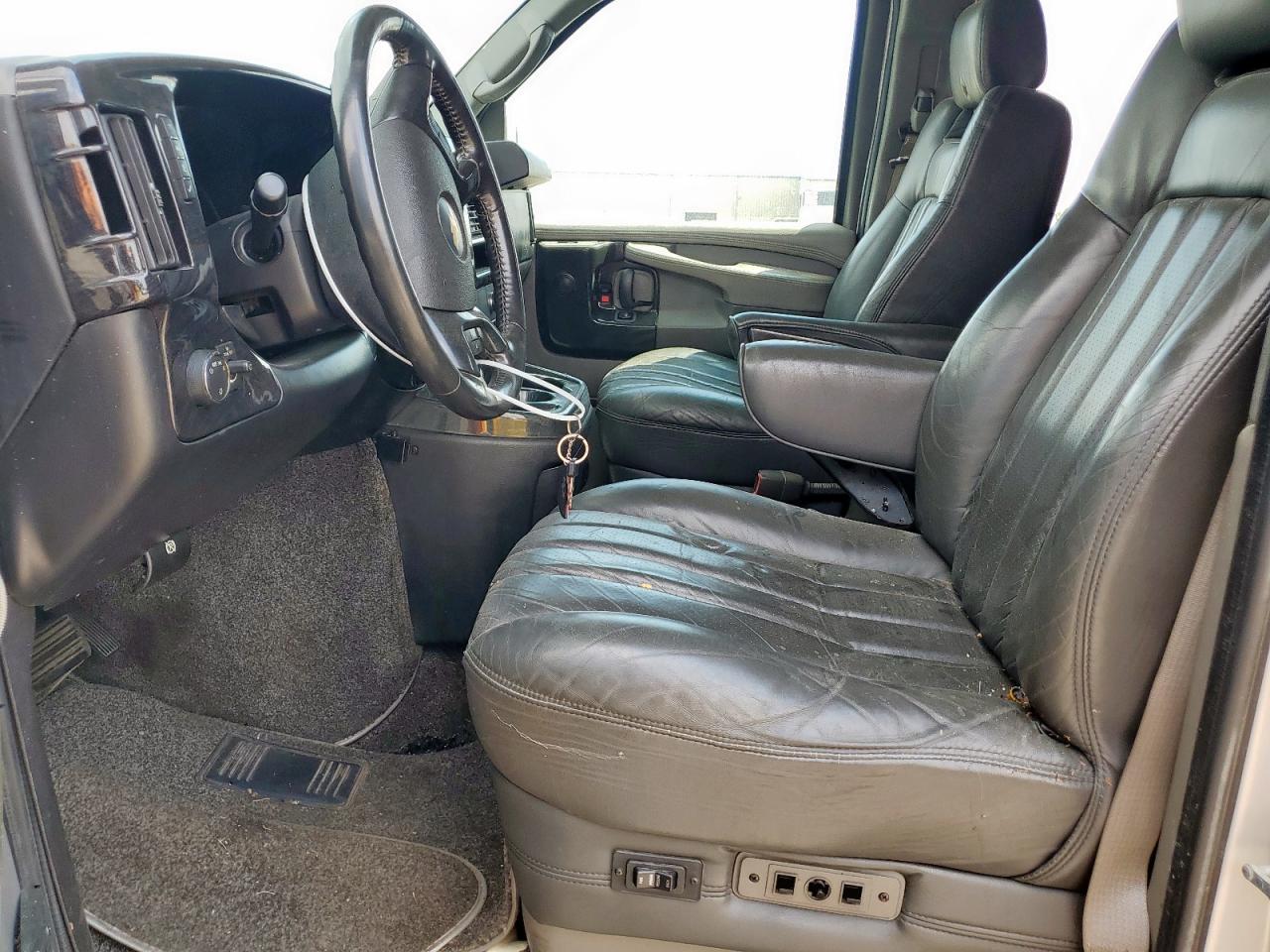 2012 Chevrolet Express G1500 3Lt - Image 7