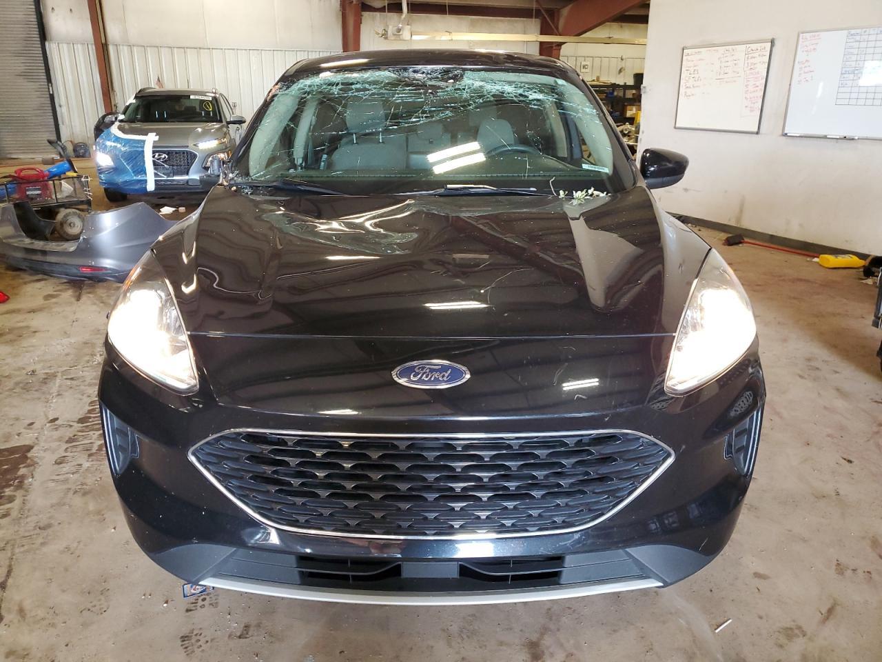 2020 Ford Escape Se - Фото 5