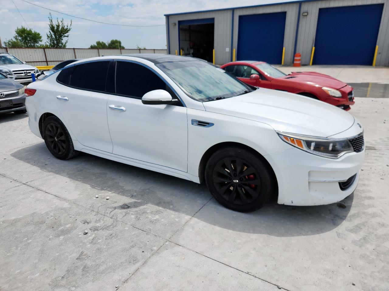 2016 Kia Optima Ex - Image 4