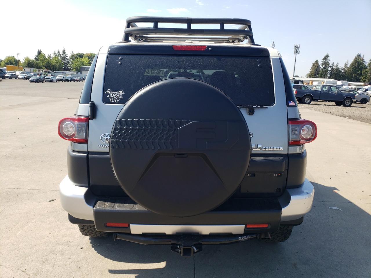 2012 Toyota Fj Cruiser - Image 6