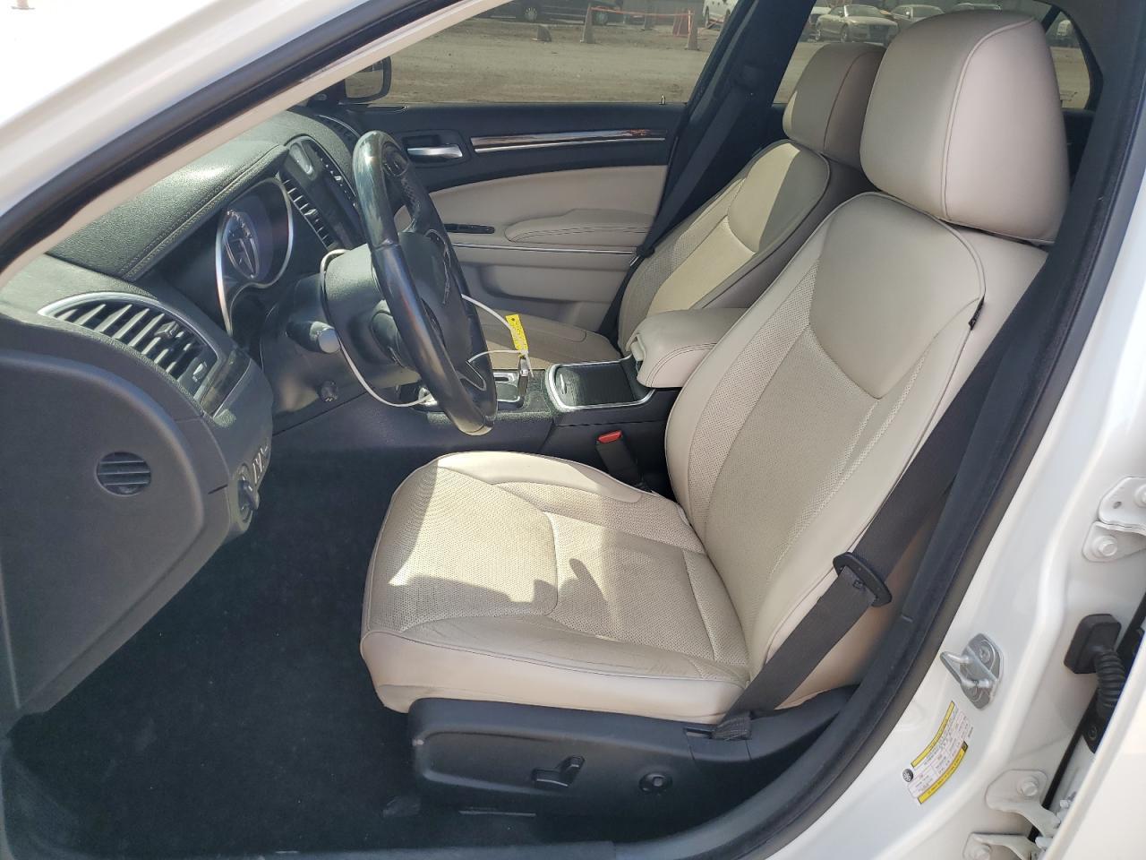 2019 Chrysler 300 Limited - Image 7