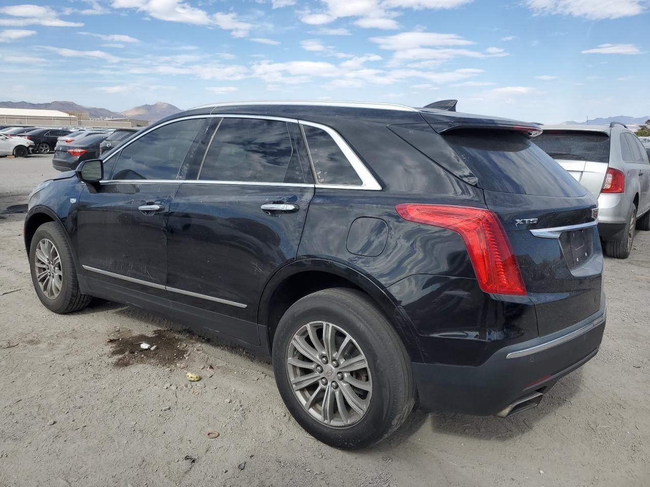2017 Cadillac Xt5 Luxury - Image 2