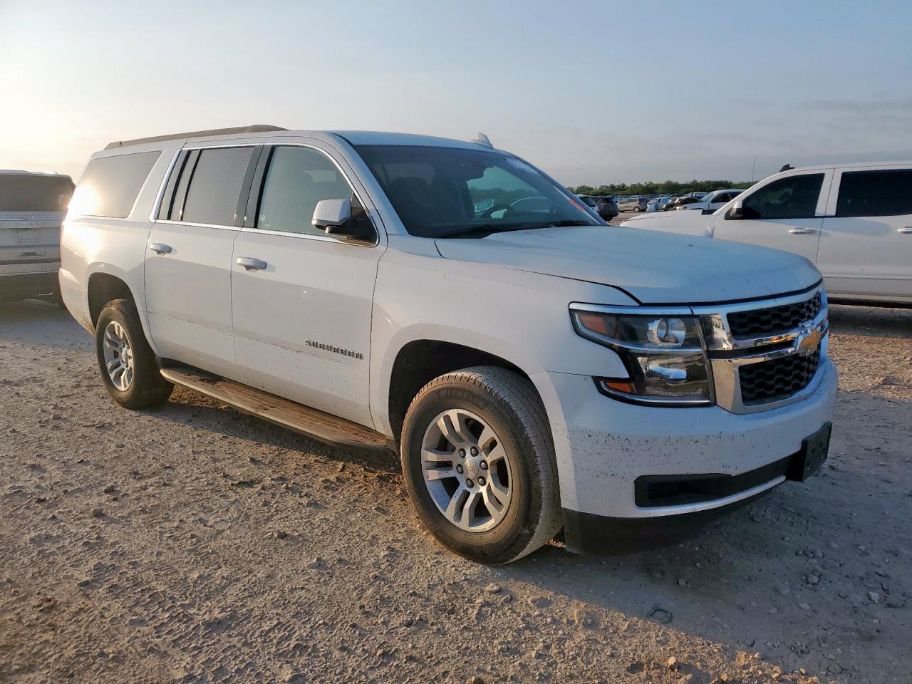 2018 Chevrolet Suburban C1500 Ls - Image 4