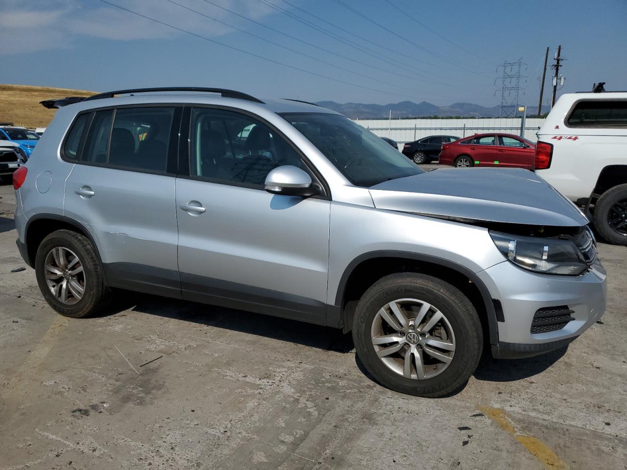 2017 Volkswagen Tiguan S - Фото 4