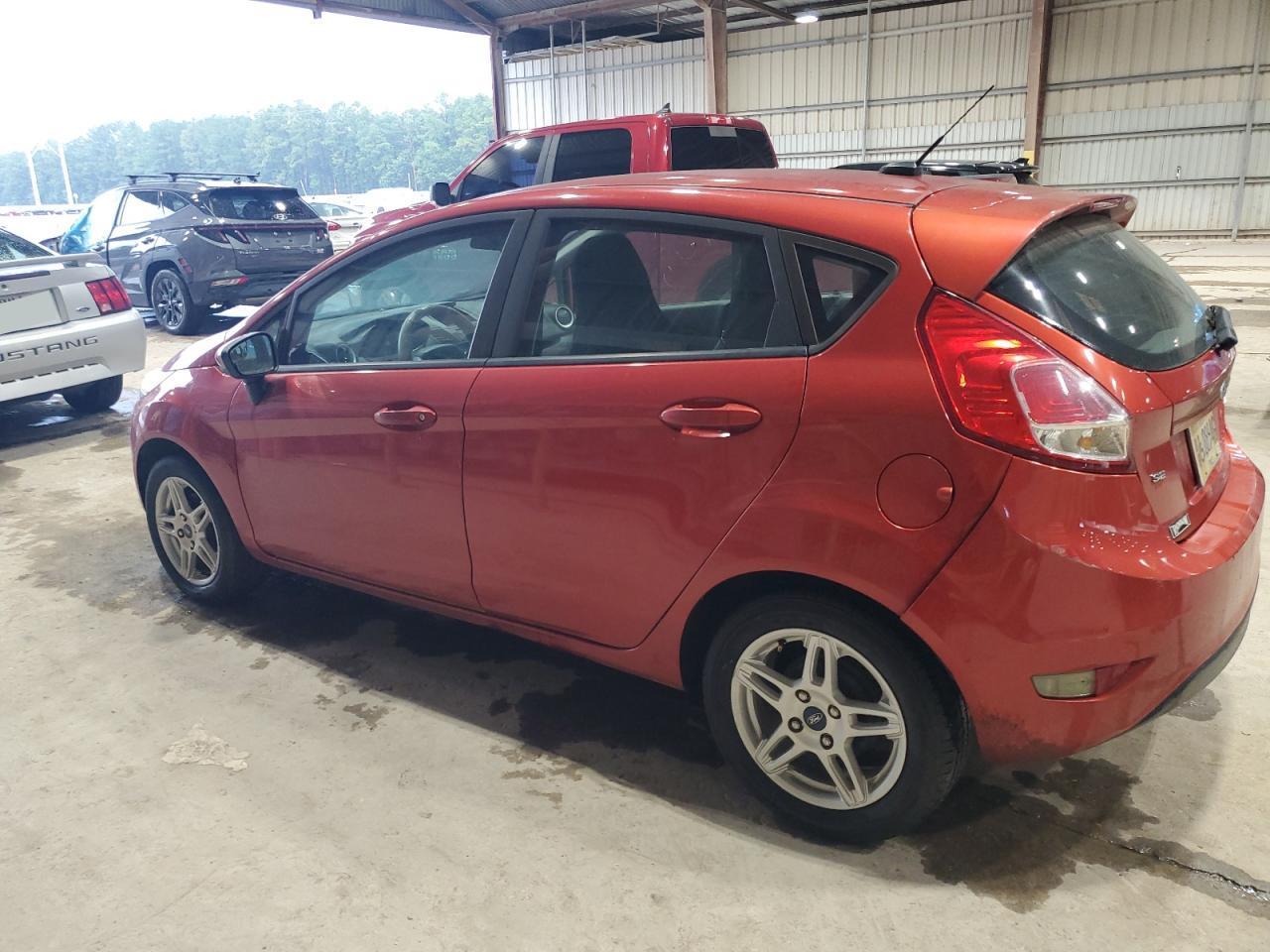 2018 Ford Fiesta Se - Image 2