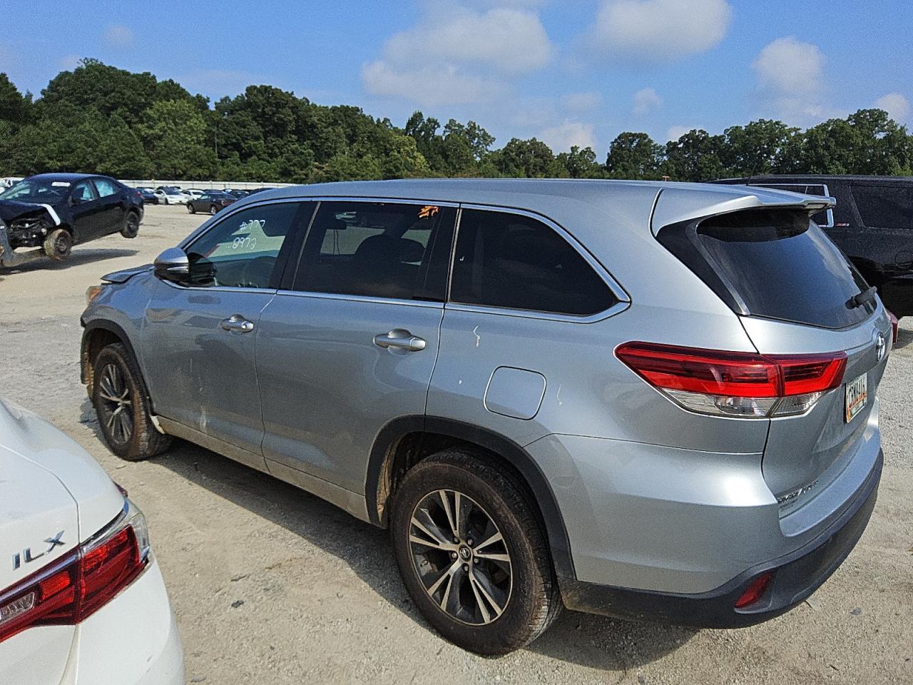 2018 Toyota Highlander Le - Фото 2