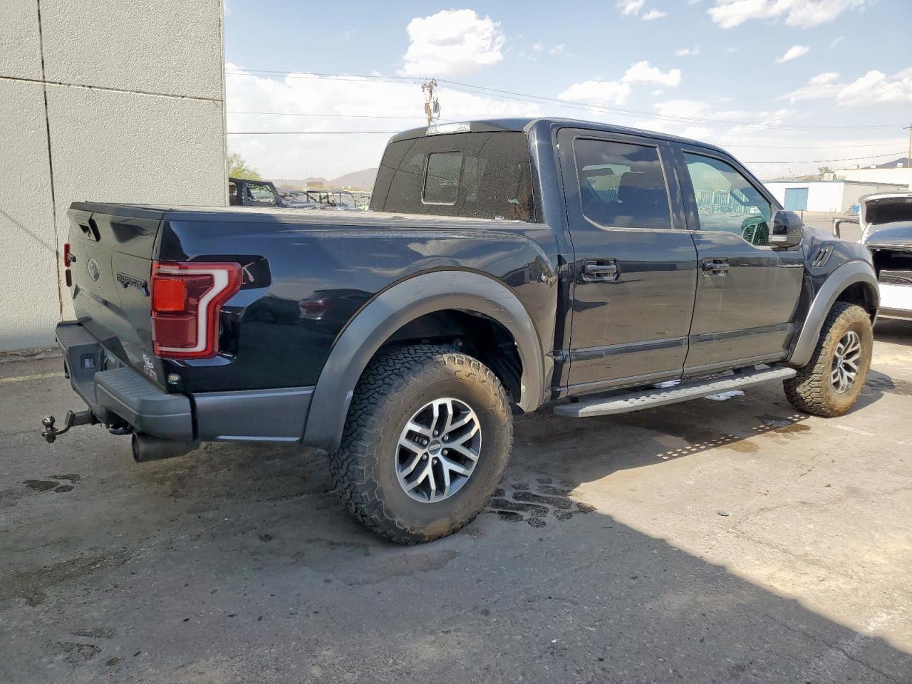 2017 Ford F150 Raptor - Фото 3