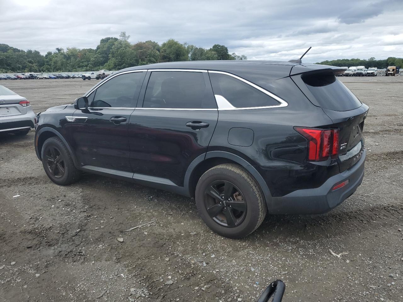 2021 Kia Sorento Lx - Image 2