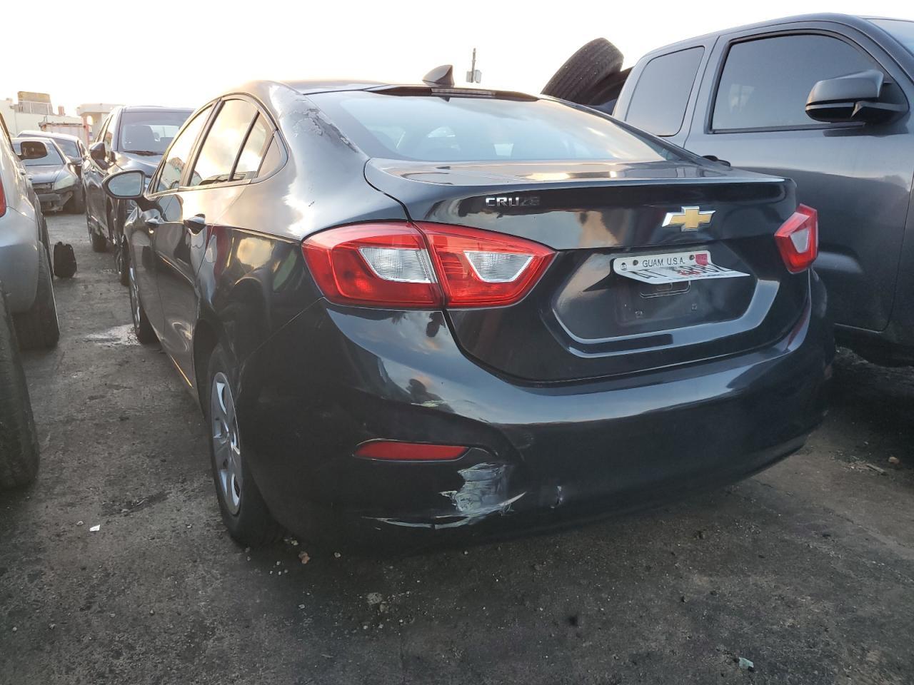 2017 Chevrolet Cruze Ls - Фото 2