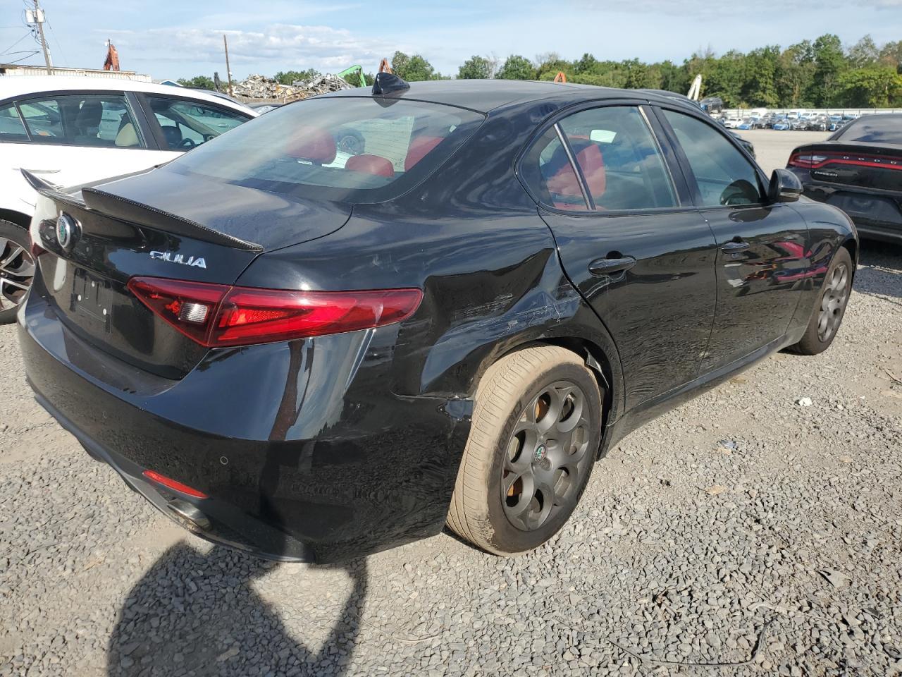 2018 Alfa Romeo Giulia Ti Q4 - Фото 3