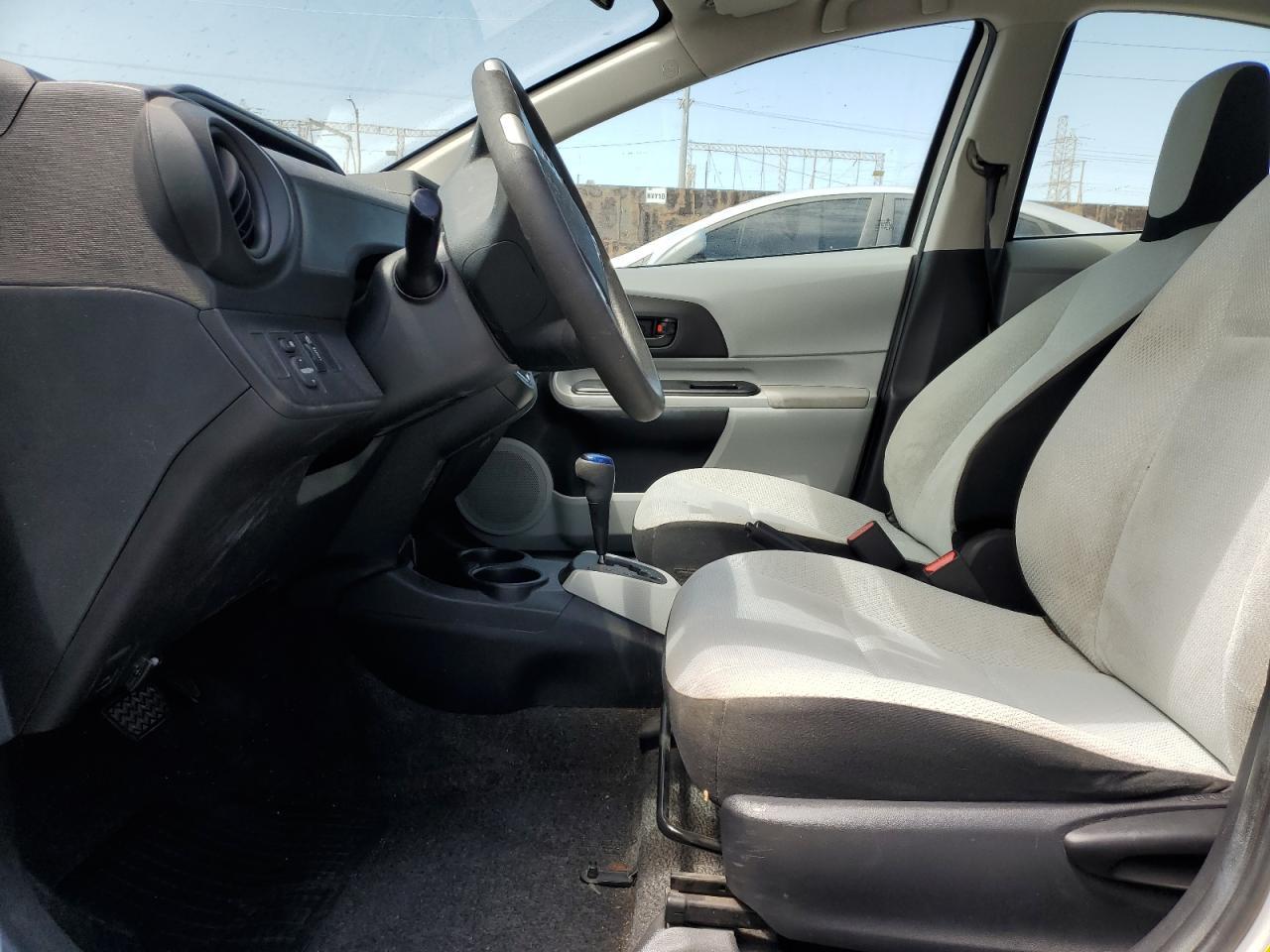 2013 Toyota Prius C - Image 7