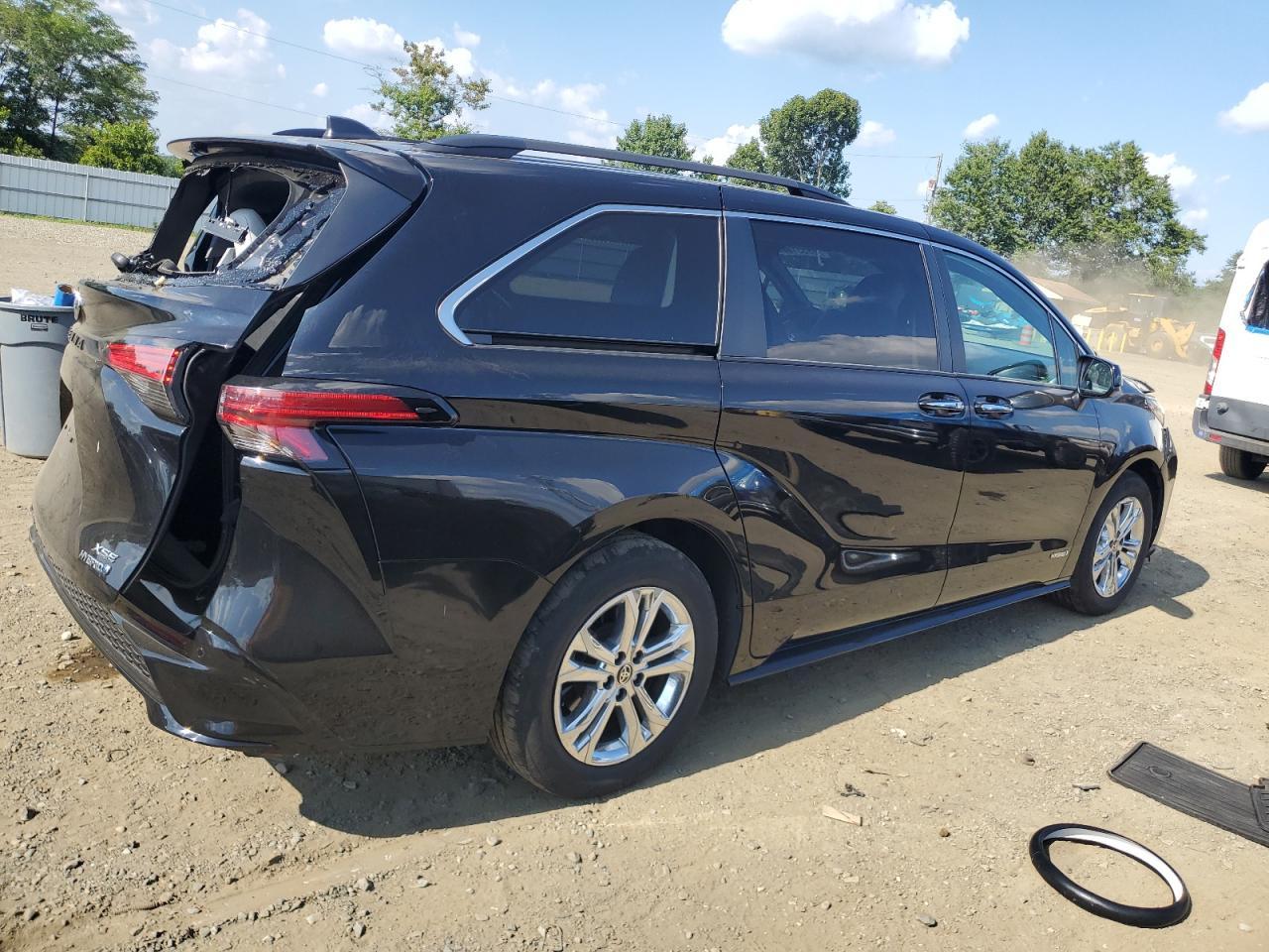 2021 Toyota Sienna Xse - Image 3