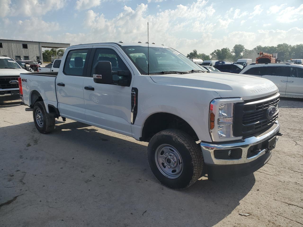 2024 Ford F250 Super Duty - Фото 4