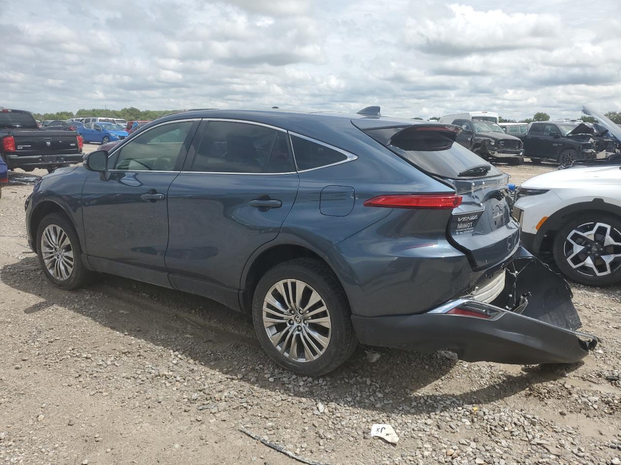 2021 Toyota Venza Le - Фото 2
