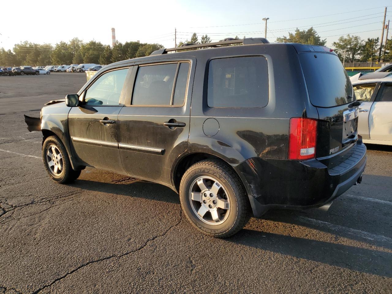 2010 Honda Pilot Touring - Image 2