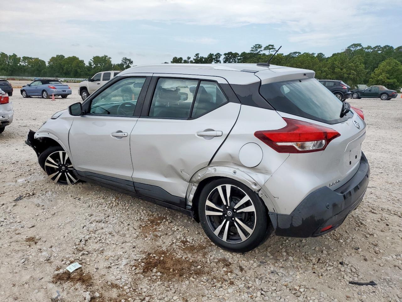 2020 Nissan Kicks Sv - Image 2