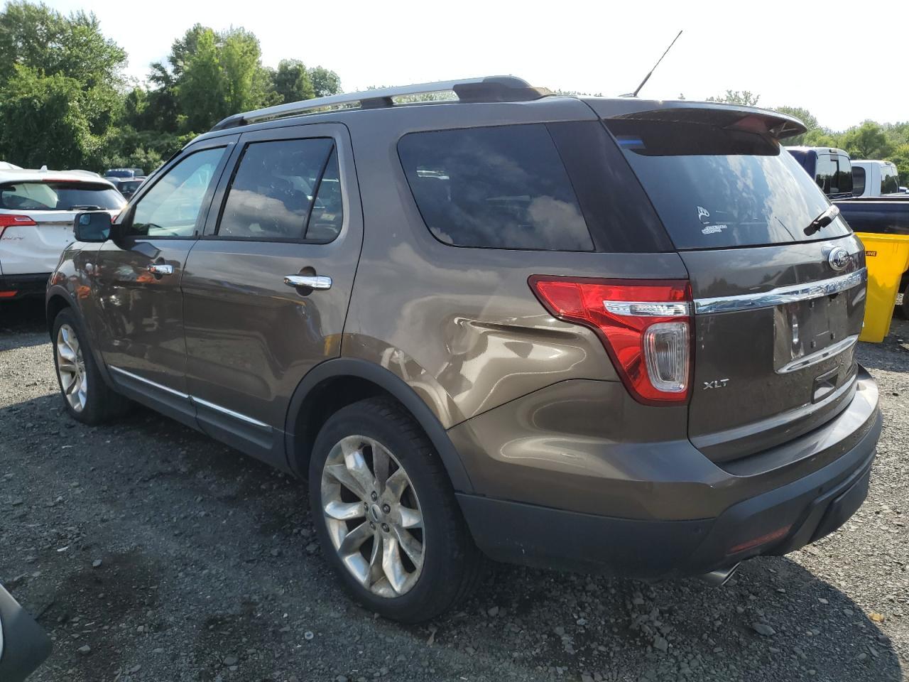 2015 Ford Explorer Xlt - Фото 2