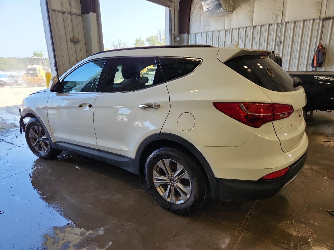 2016 Hyundai Santa Fe Sport - Image 2
