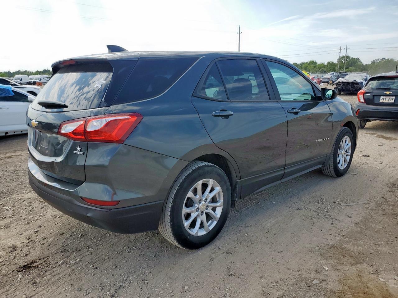 2020 Chevrolet Equinox Ls - Image 3