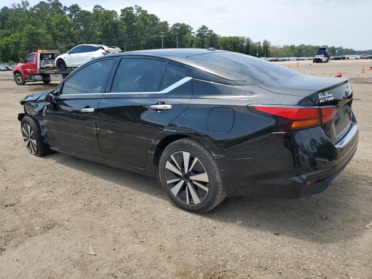 2022 Nissan Altima Sl - Image 2