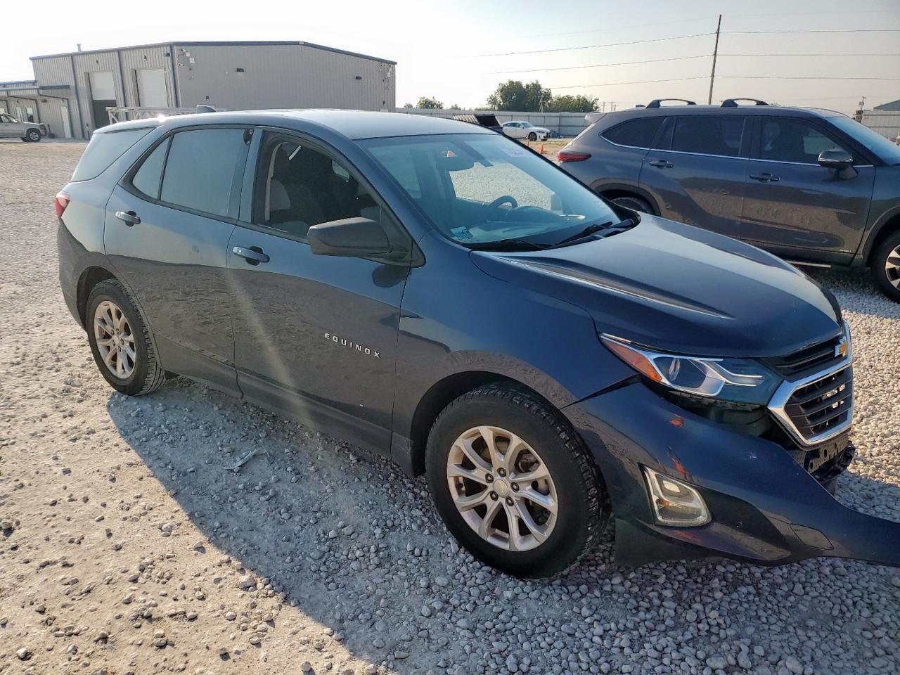 2019 Chevrolet Equinox Ls - Image 4