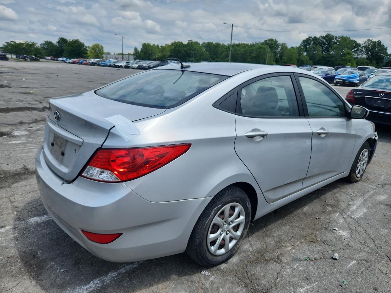2014 Hyundai Accent Gls - Фото 3