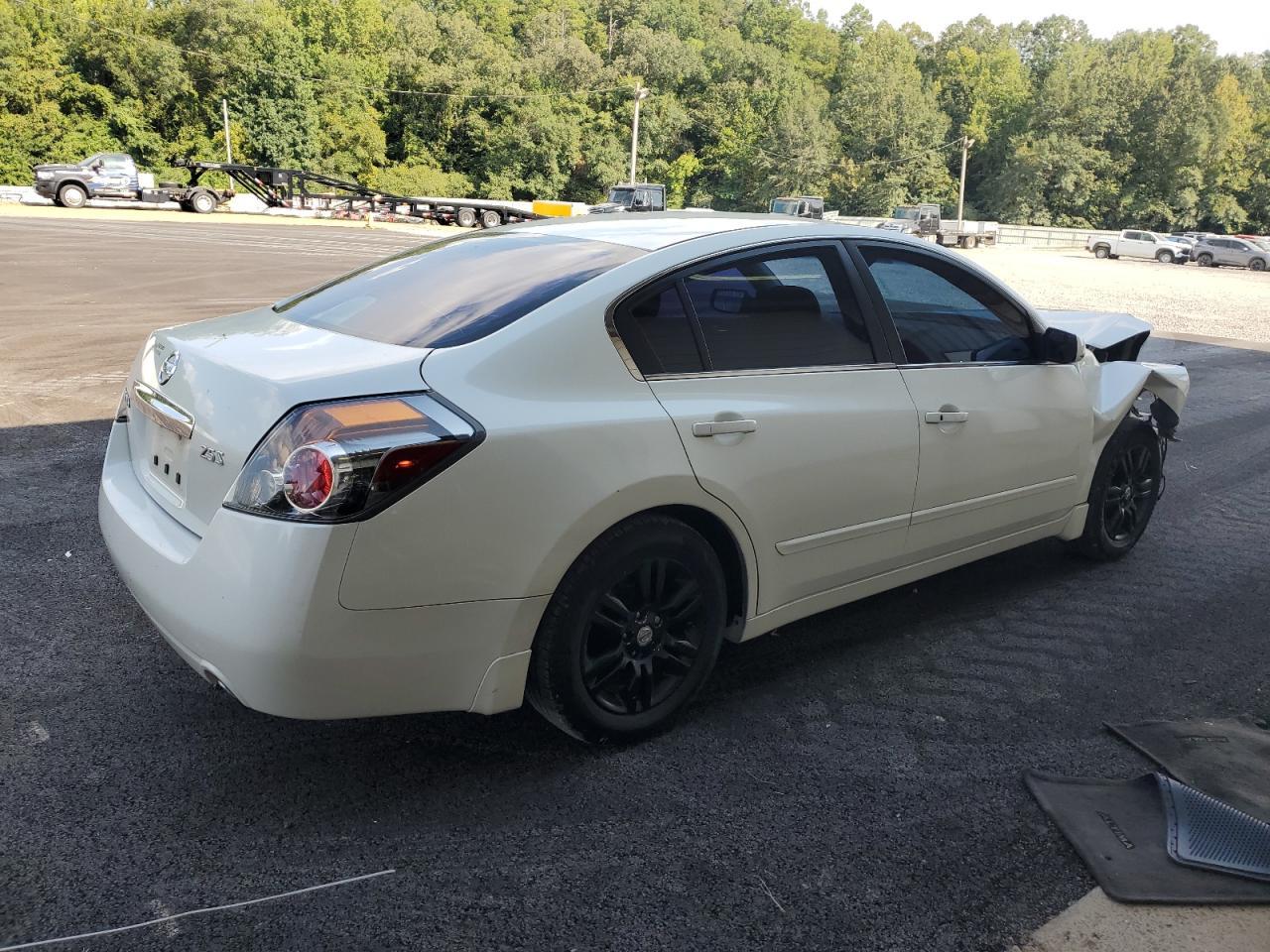 2010 Nissan Altima Base - Фото 3