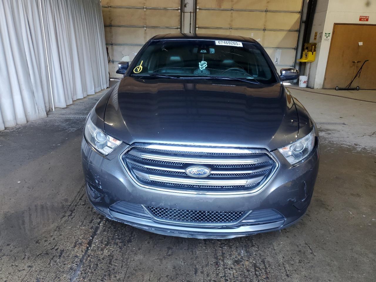 2017 Ford Taurus Limited - Image 5