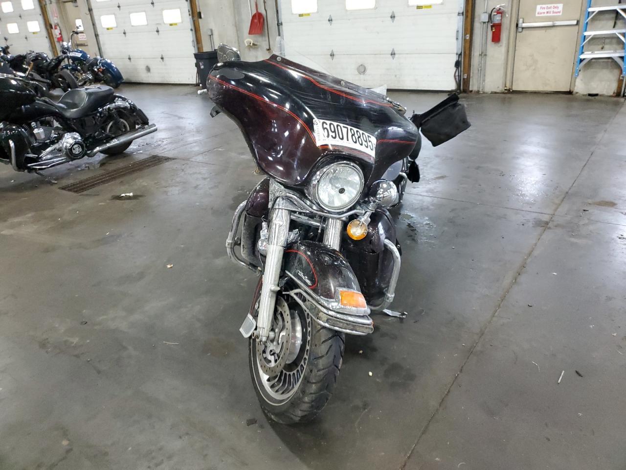 2011 Harley-Davidson Flhtcu - Image 2
