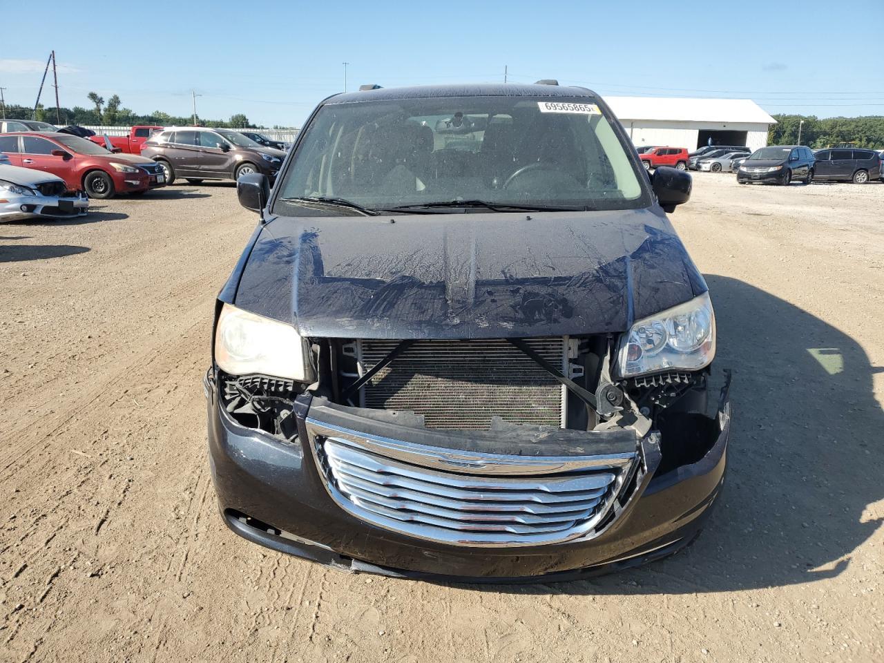 2013 Chrysler Town & Country Touring - Image 5