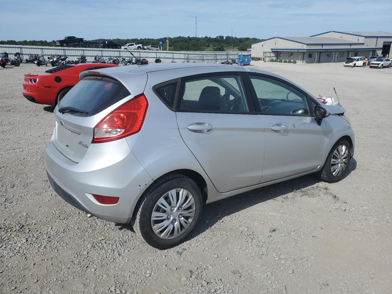 2011 Ford Fiesta Se - Фото 3