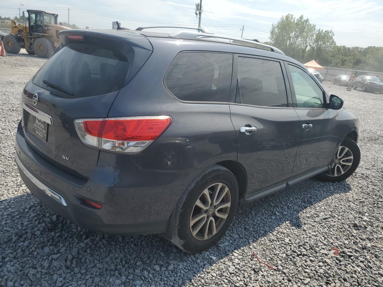 2014 Nissan Pathfinder S - Image 3