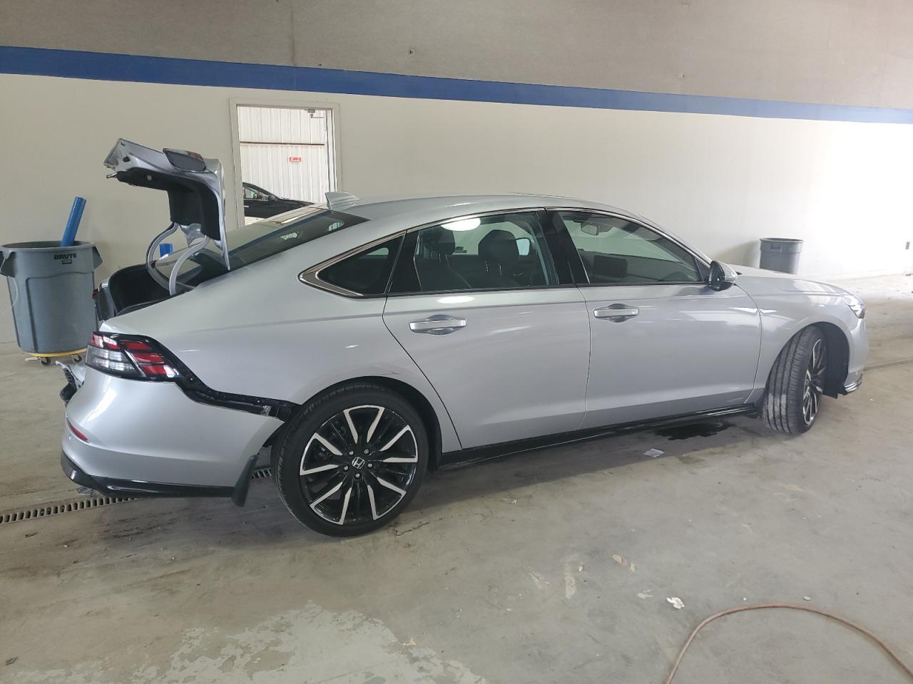 2023 Honda Accord Touring Hybrid - Image 3