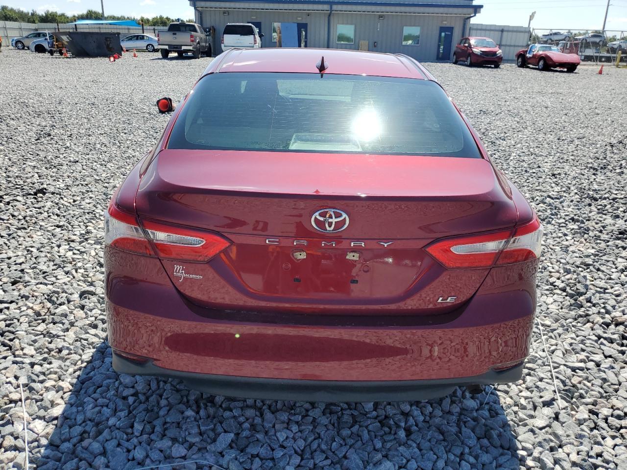 2020 Toyota Camry Le - Фото 6