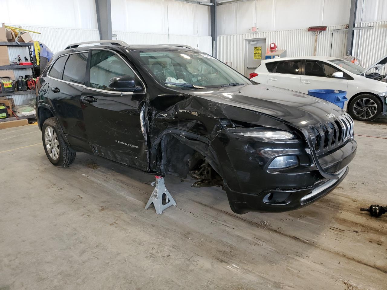 2018 Jeep Cherokee Overland - Image 4