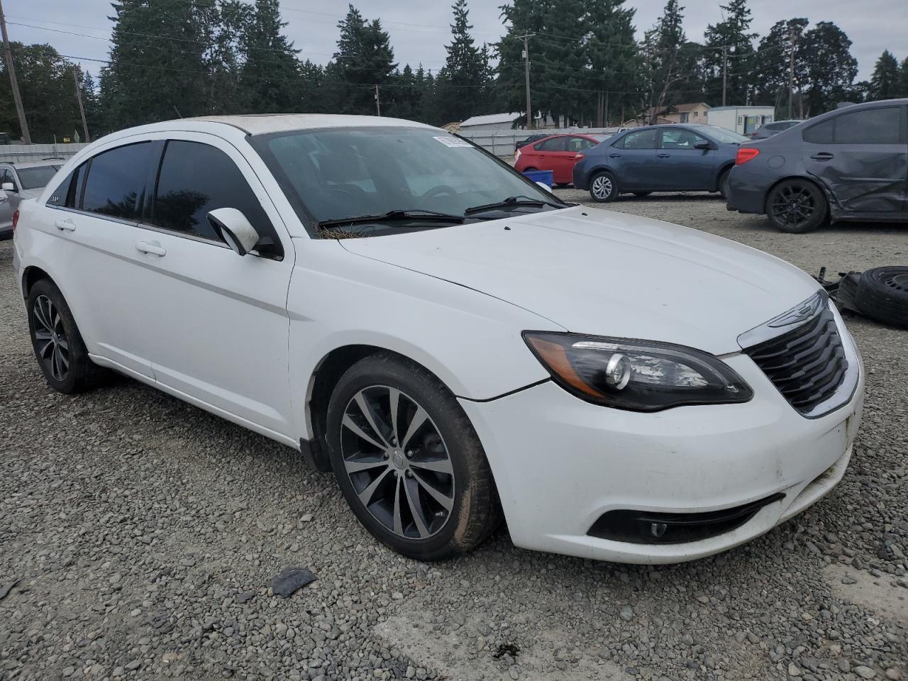 2012 Chrysler 200 Touring - Image 4