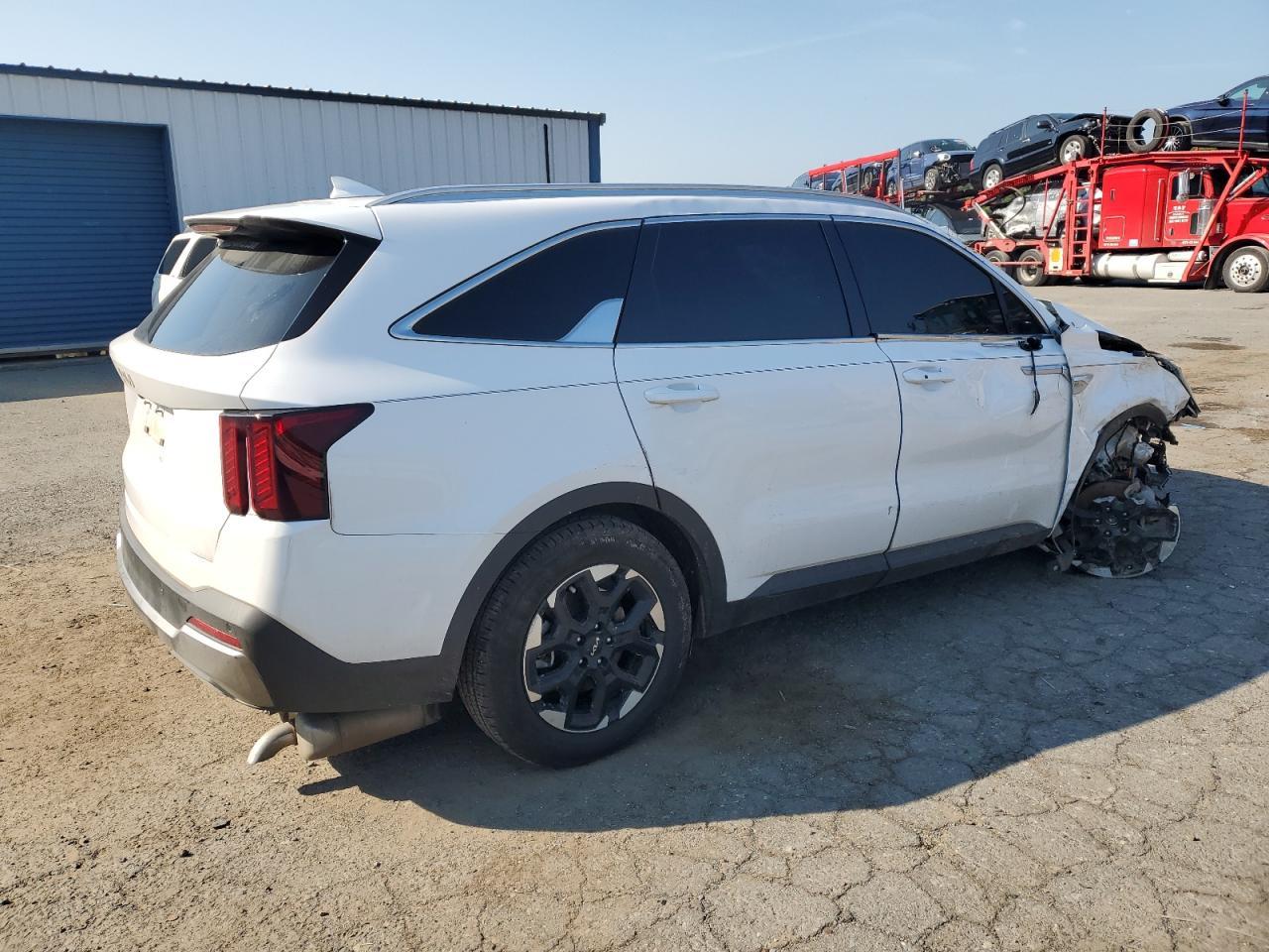 2025 Kia Sorento S - Фото 3