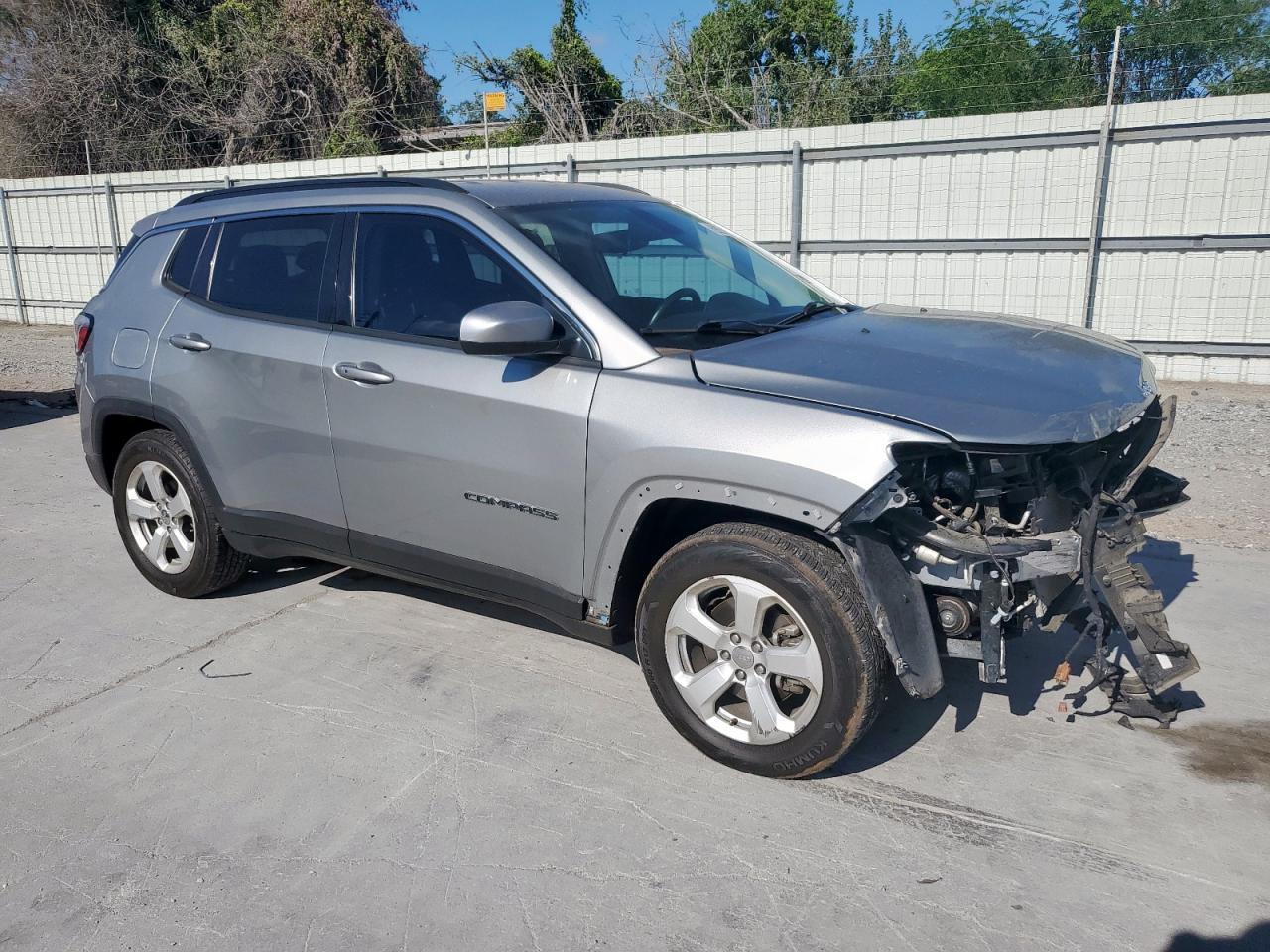 2020 Jeep Compass Latitude - Image 4