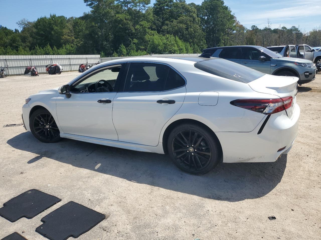 2021 Toyota Camry Xse - Фото 2