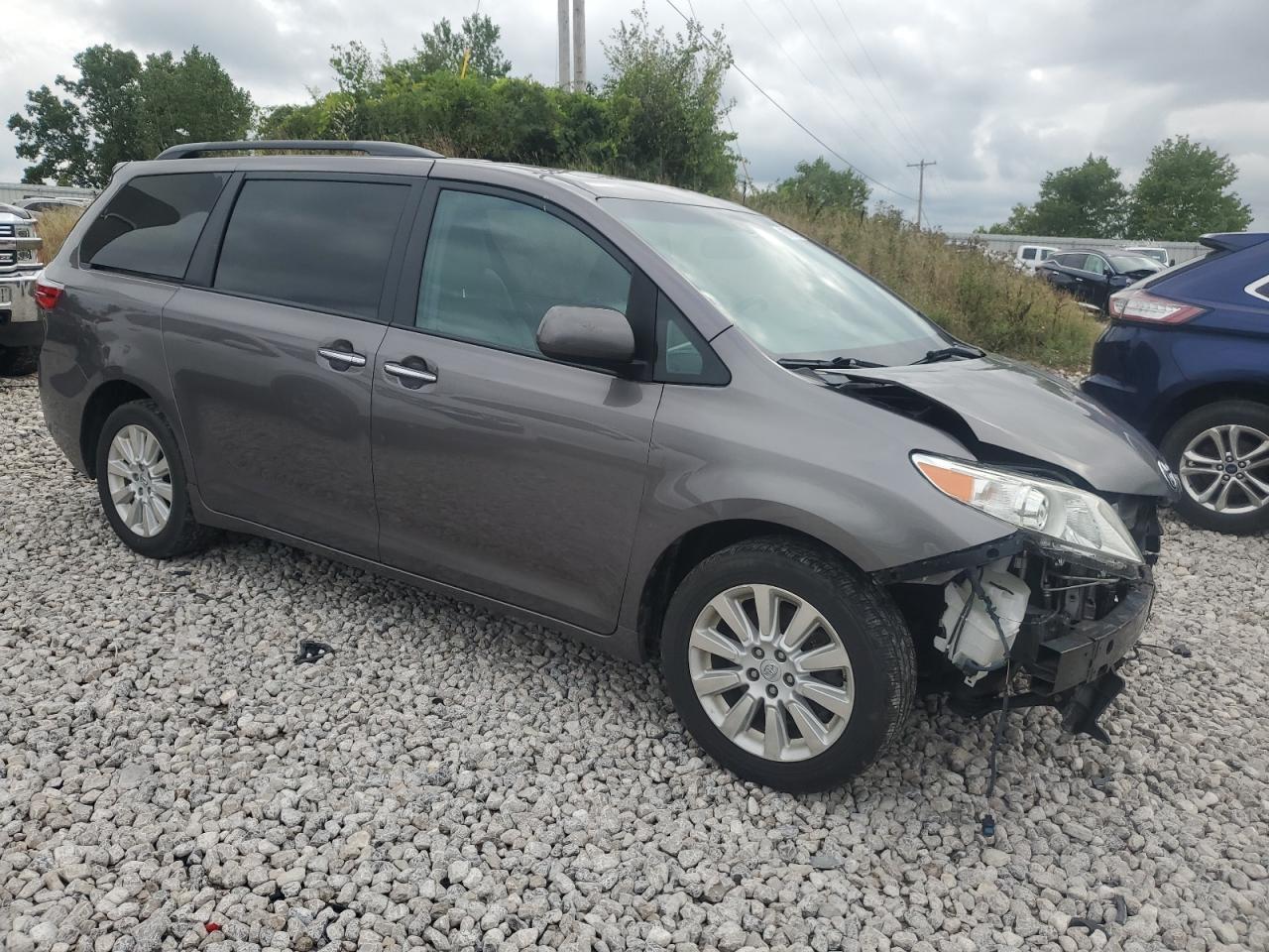 2015 Toyota Sienna Xle - Фото 4