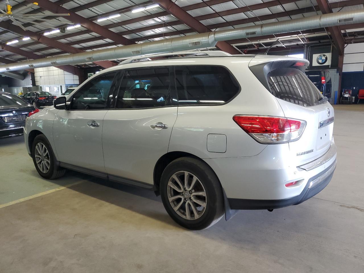 2015 Nissan Pathfinder S - Фото 2