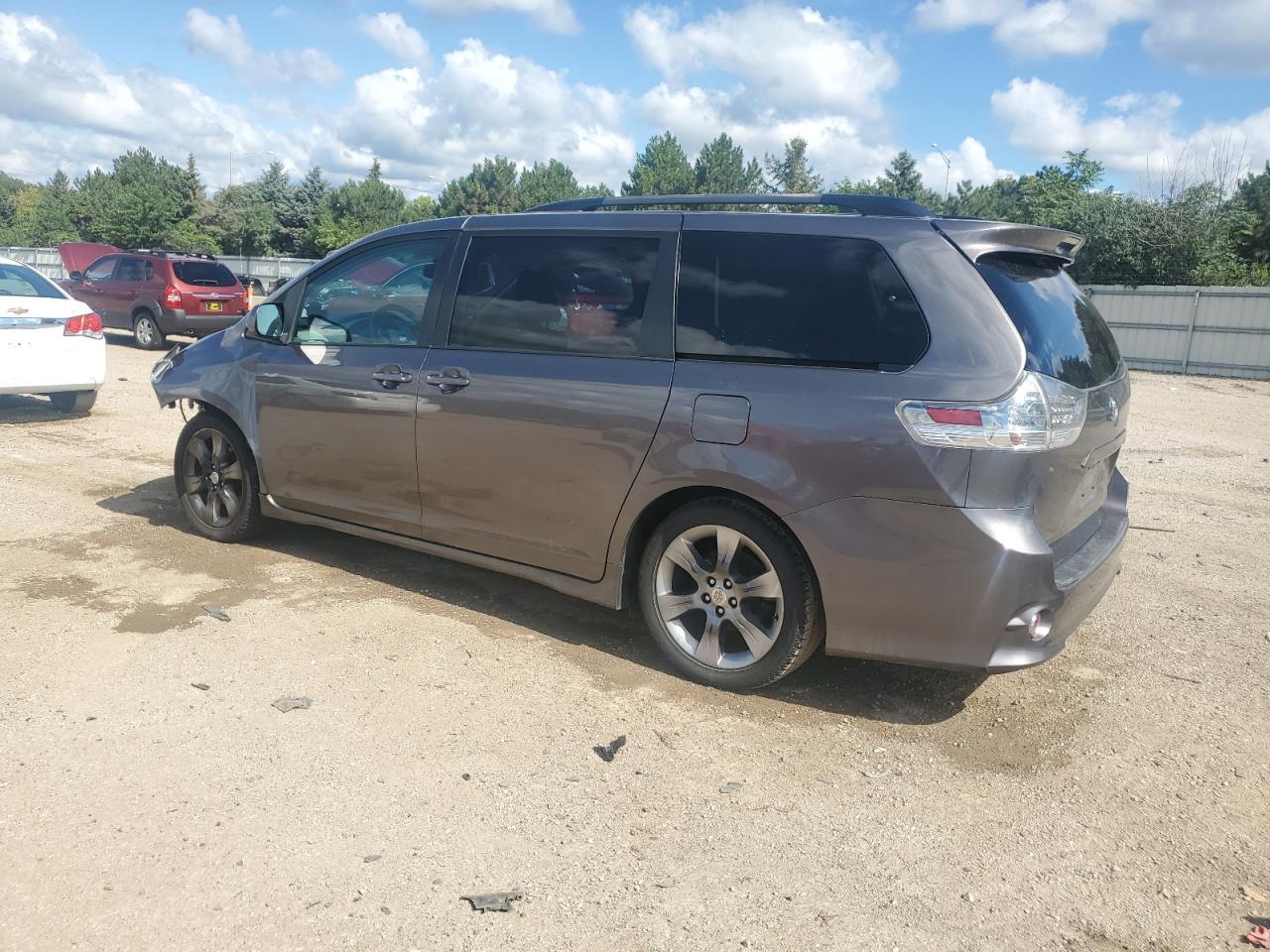 2012 Toyota Sienna Sport - Image 2