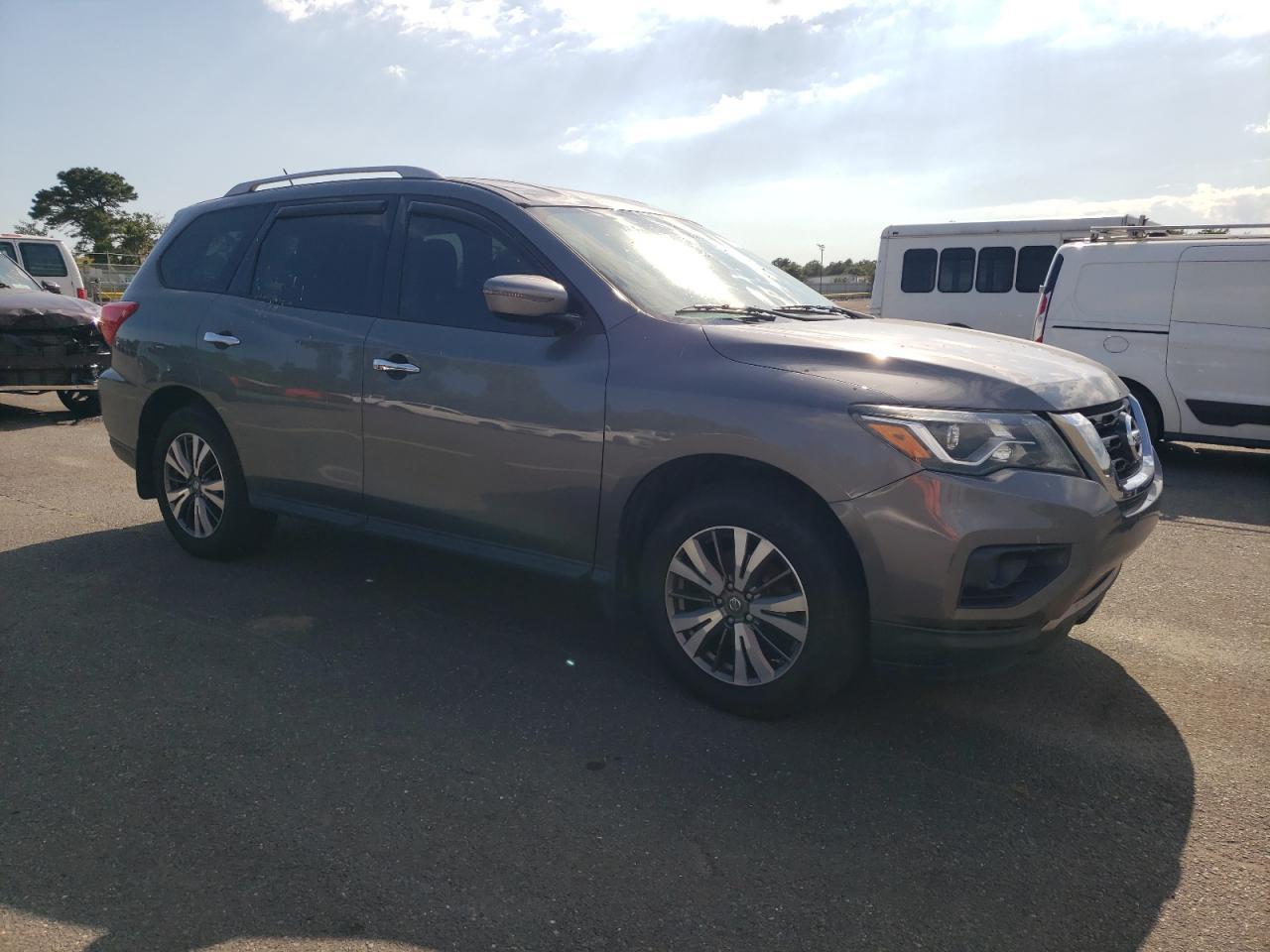 2017 Nissan Pathfinder S - Фото 4