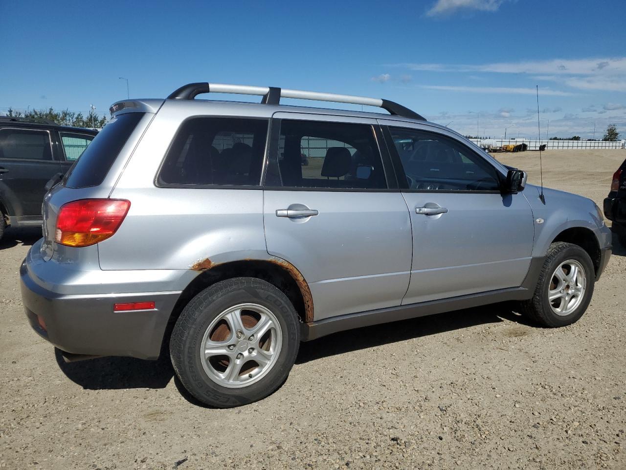2004 Mitsubishi Outlander Ls - Image 3