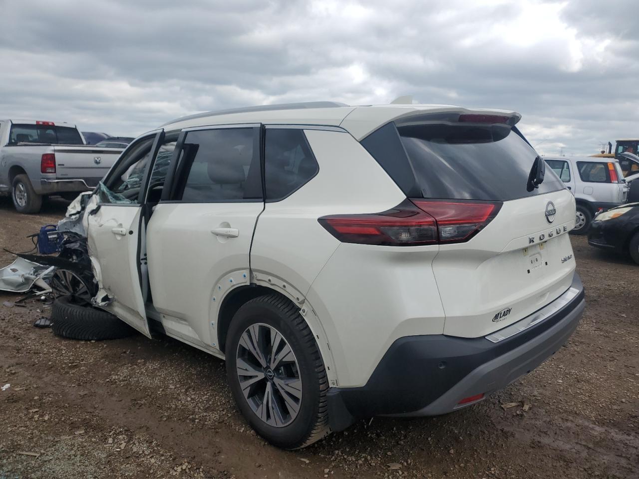 2022 Nissan Rogue Sv - Image 2